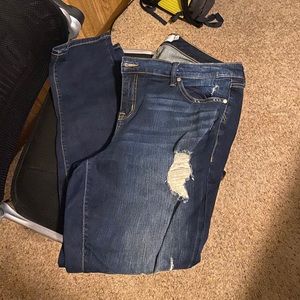 Boyfriend distressed jeans